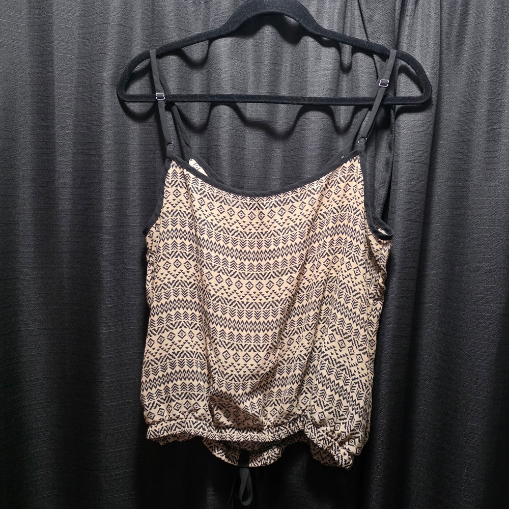 Maurices Womens Tan Black Dheer Geometric Tribal Ruffle Cami Bubble Hem Top SZ L - Picture 2 of 6